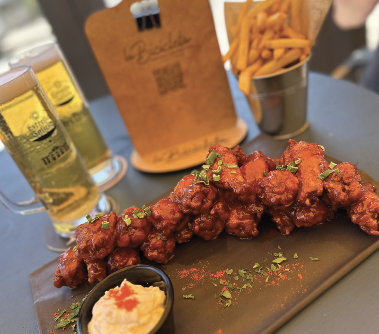 La Bicicleta – Apres-Velo, Sports Bar & Cafe